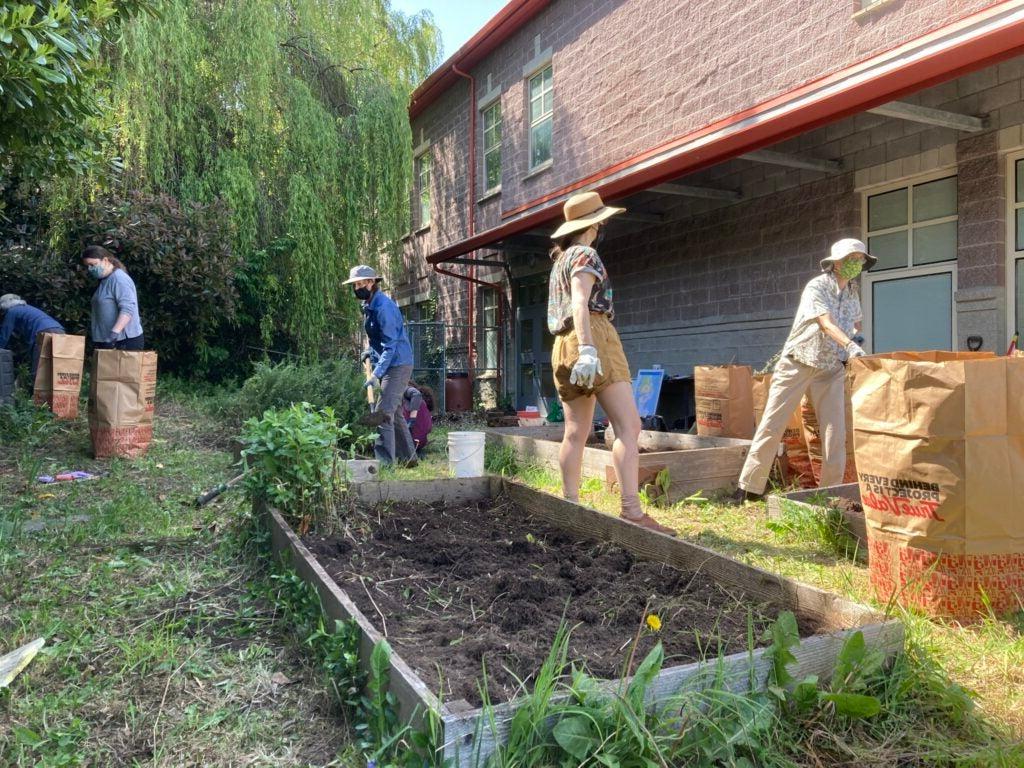 people gardening